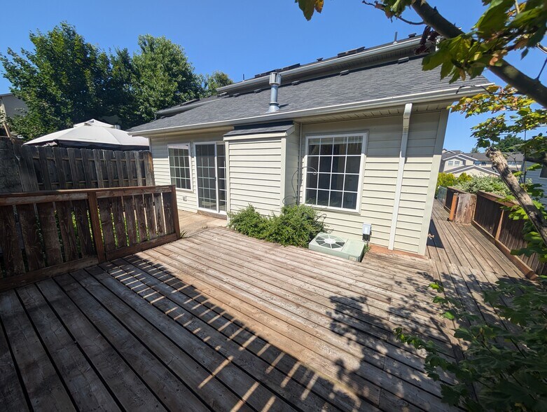 Building Photo - 6925 / 6927 Ridgetop Dr NE