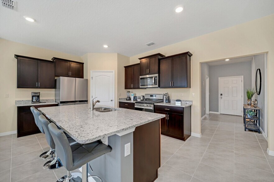 Building Photo - 7551 Oakmoss Loop