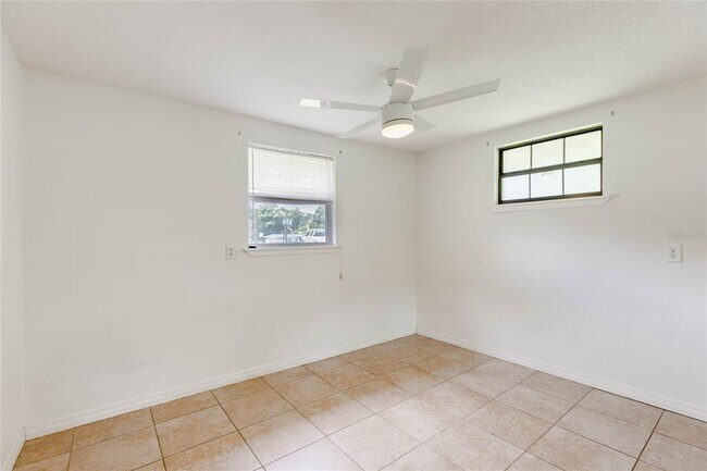 Building Photo - 4181 Chestnut Dr