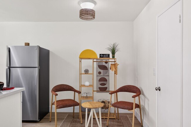 Building Photo - Charming 1 Bedroom Condo Just Blocks from the Beach!