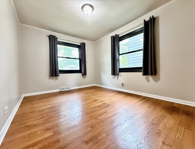 Building Photo - 307 S Pierce Ave