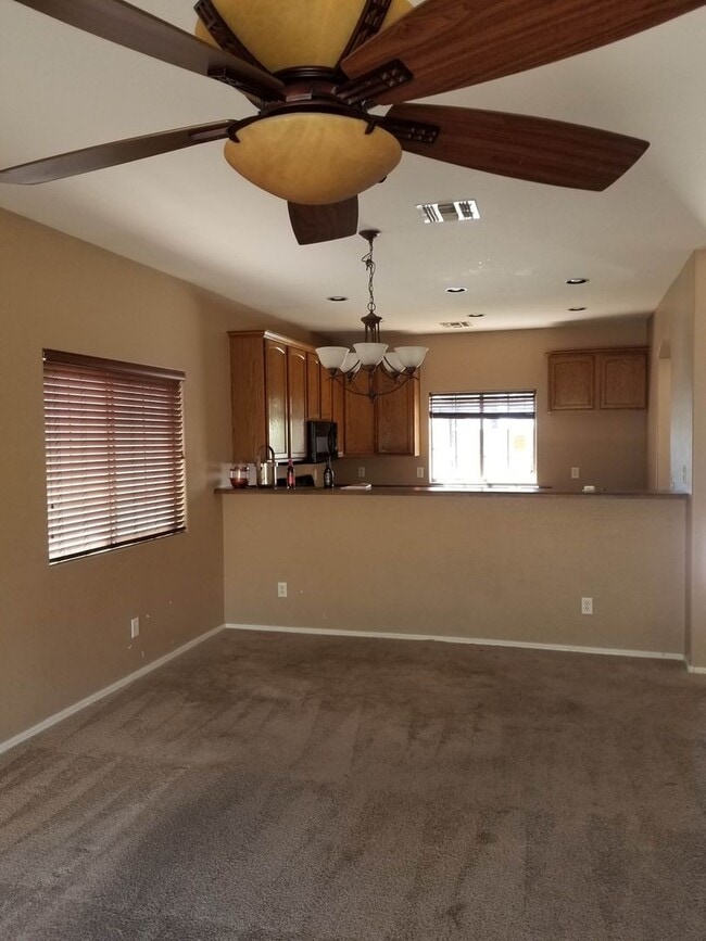 Building Photo - Desirable Chandler Location!