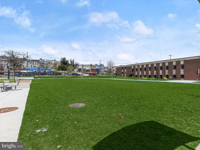 Building Photo - 2005 Kennedy Ave