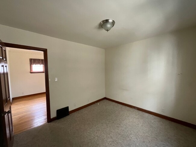 Building Photo - Charming 3-Bedroom in the Heart of Riverwest
