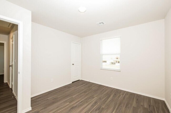 Building Photo - 1909 Crimson Lake Blvd