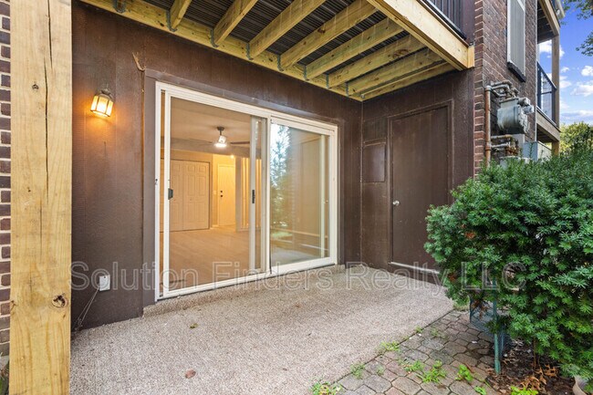 Building Photo - 211 Crocker Dr
