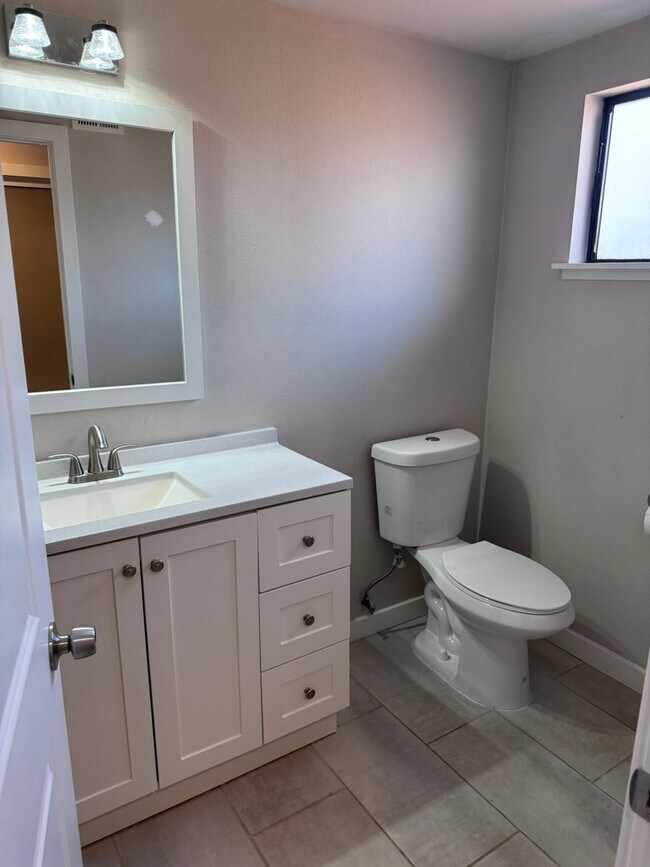 Building Photo - 5402 Villas Dr