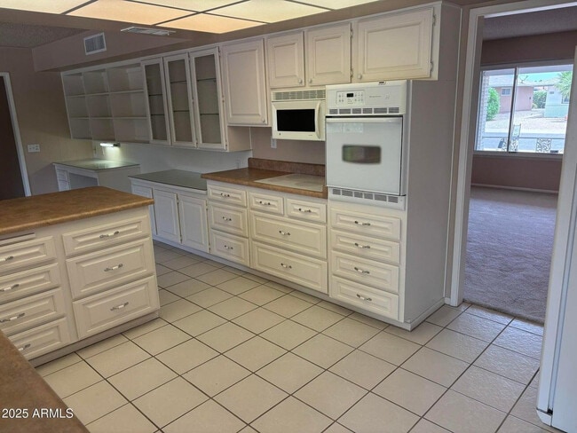 Building Photo - 18002 N 135th Dr