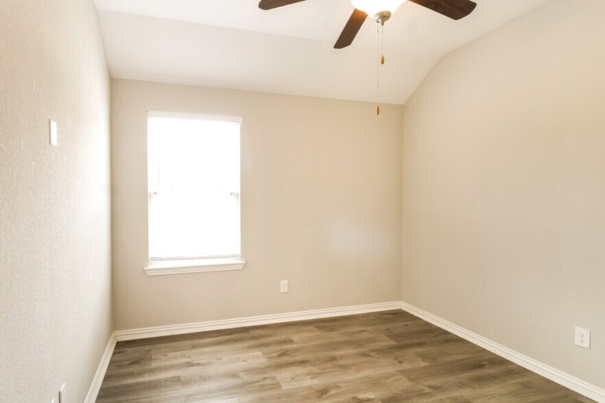 Building Photo - 23434 Banksia Dr
