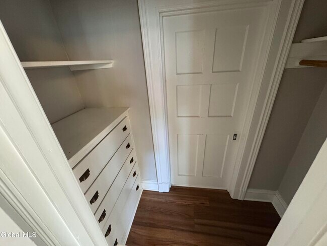 Building Photo - 479 State St