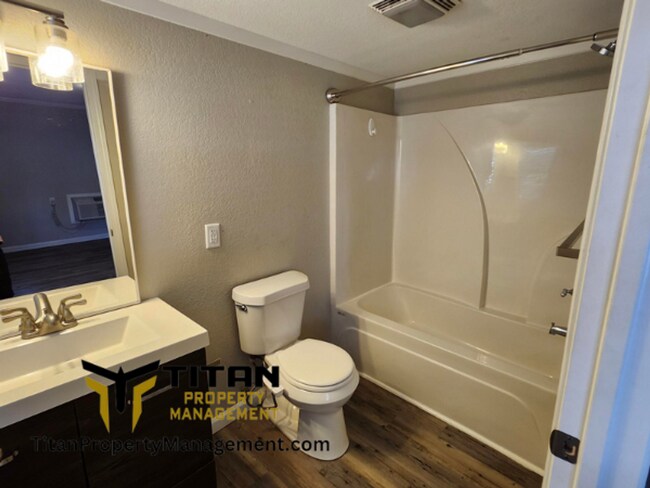 Building Photo - Super Cute One Bedroom Tiny House!