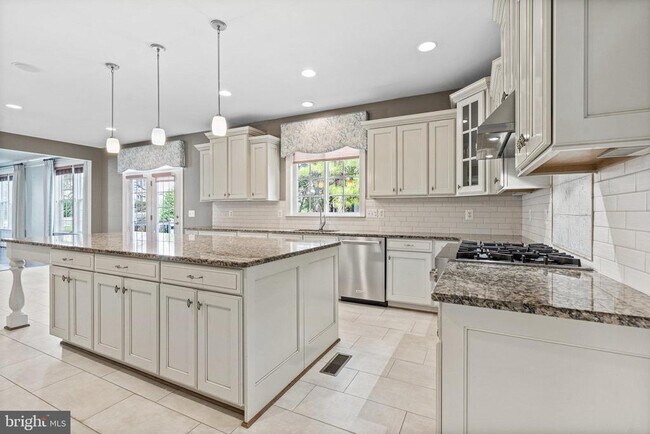 Building Photo - 4561 Rona Pl