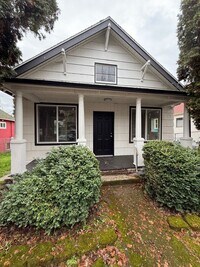 Building Photo - Updated 4-Bed Columbia City Craftsman