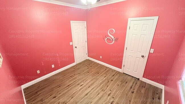 Building Photo - 3 bedroom 2 bathroom home located in a cul- de- sac in a Southwest Bakersfield neighborhood