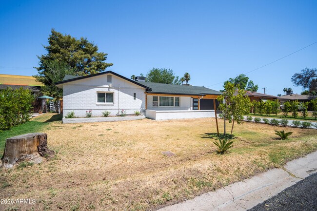 Building Photo - 4028 E Edgemont Ave