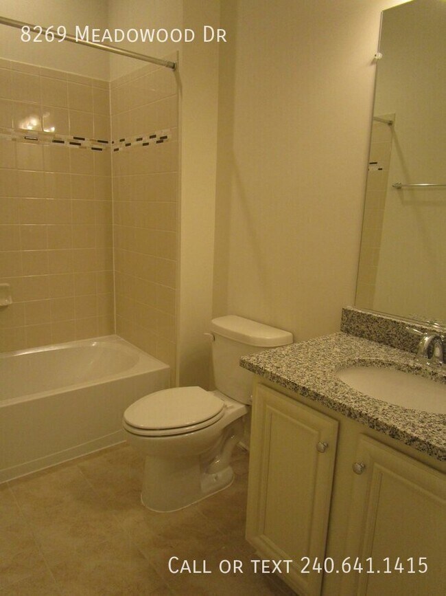Building Photo - 8269 Meadowood Dr