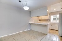 Building Photo - *** LIGHT & BRIGHT 3 BEDROOM 1.5 BATH HOME...