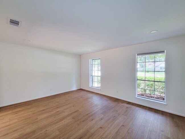 Building Photo - 3930 Cypress Hill Dr