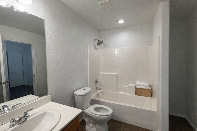 Building Photo - Modern 3-BDR Home in Gated Las Vegas Community | Solar Panels | EV-Ready Garage