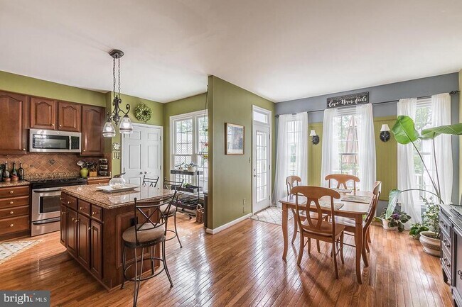 Building Photo - 43125 Holtby Square