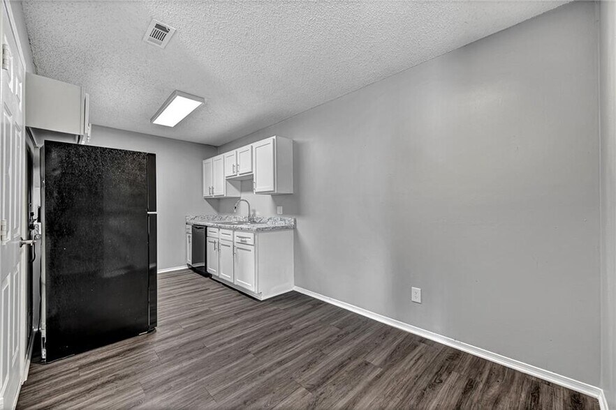 Building Photo - 4380 W Thrasher Dr
