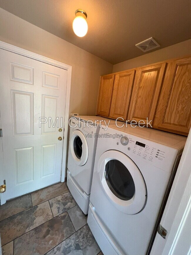 Building Photo - 19453 E Hollow Creek Dr