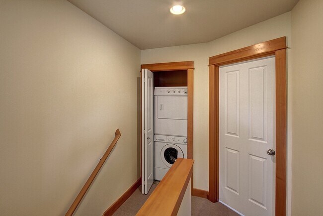 Building Photo - Beacon Hill Townhouse