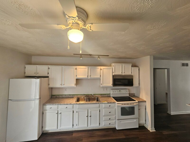 Building Photo - 141 Orchard View Ln