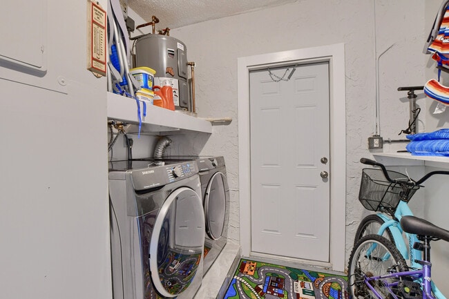 Building Photo - 414 Lindell Blvd