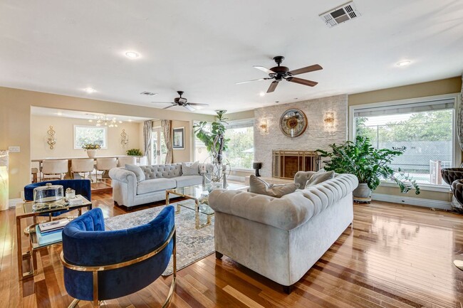 Building Photo - 7001 Alamitos Cir