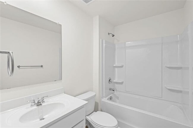 Building Photo - 166 Champlain Rd