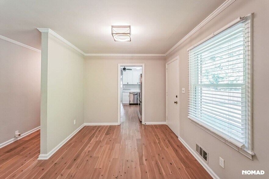 Building Photo - 2257 Collins Dr