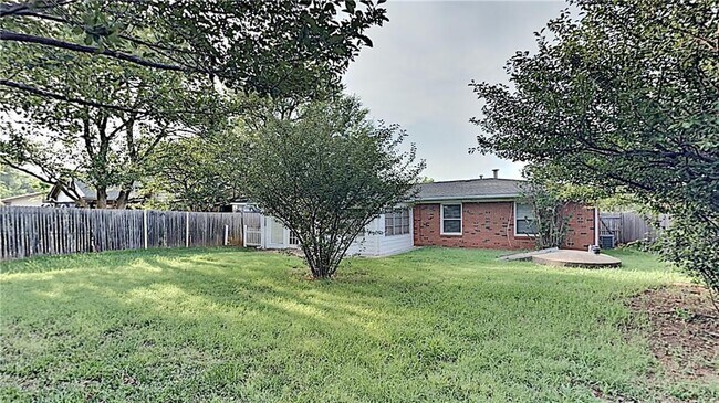 Building Photo - 2640 Manchester Dr