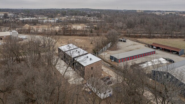 Building Photo - 325 Houghton St