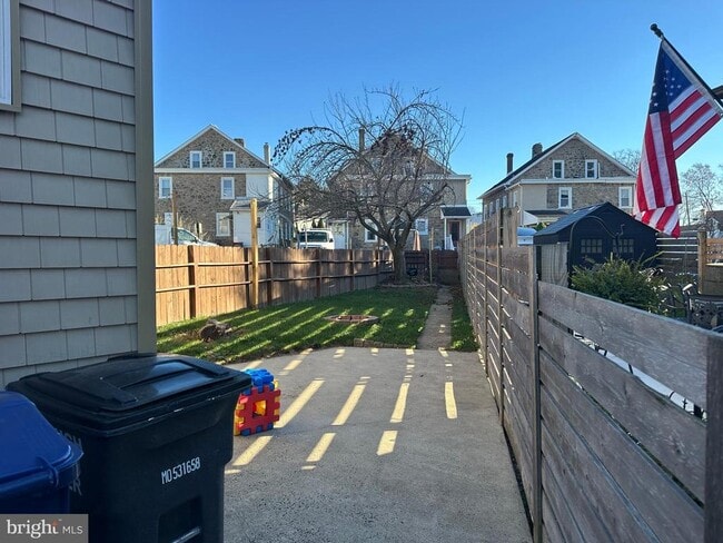 Building Photo - 204 Rosemary Ave