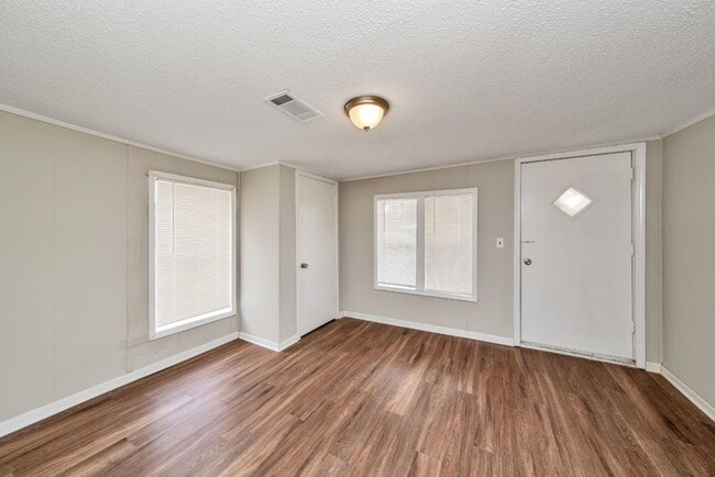 Building Photo - Limited-Time Promo! Get $250 OFF Your First Month's Rent! Renovated 3BR/2BA Tuscaloosa Gem with L...