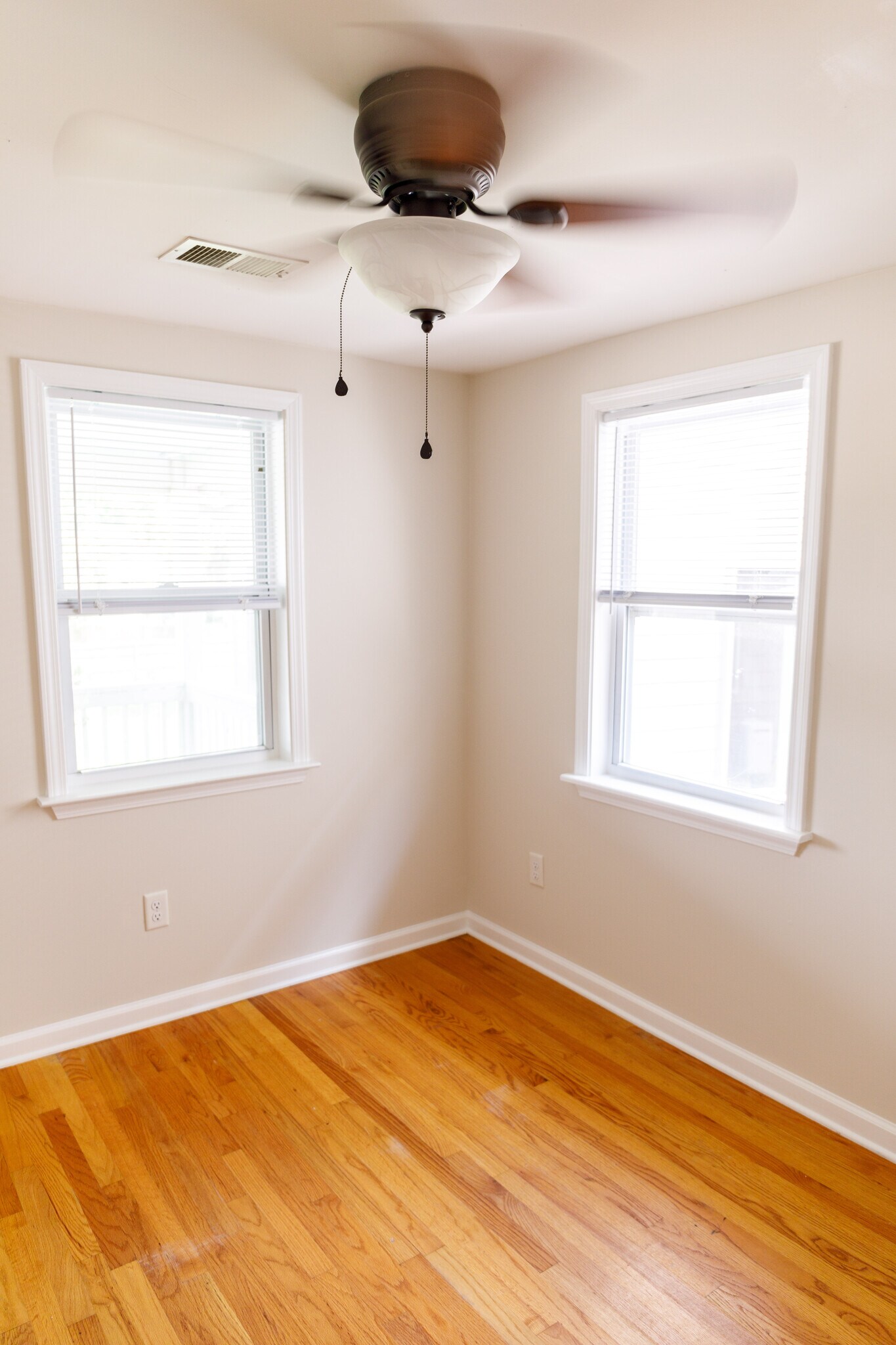 Building Photo - 116 America St