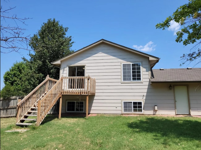 Building Photo - Secluded 3 Bedroom 2 Bathroom!