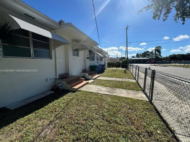 Building Photo - 1100 NW 71st St