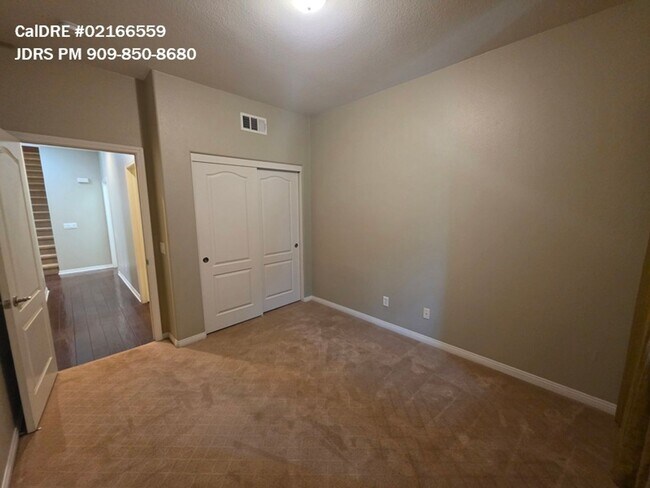 Building Photo - Irvine 4 Bedroom Home