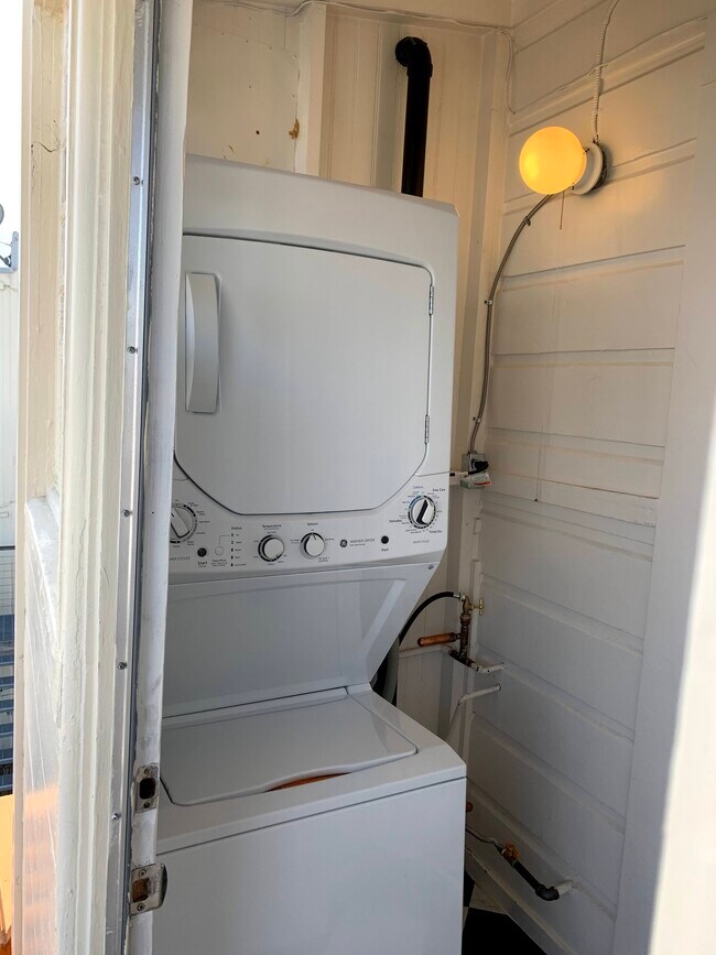 Building Photo - 47-47 Pearl St