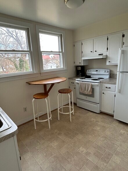 Kitchen - 505 Hawke St