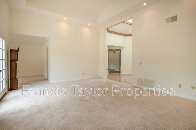 Building Photo - 3209 Avenida Hacienda