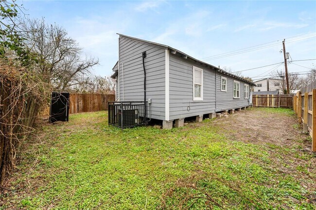Building Photo - 3722 Seabrook St