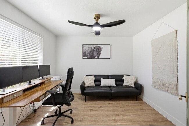 Building Photo - 930 S Indian Cir