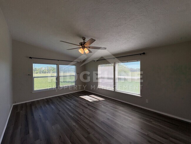 Building Photo - 582 N 4200 E