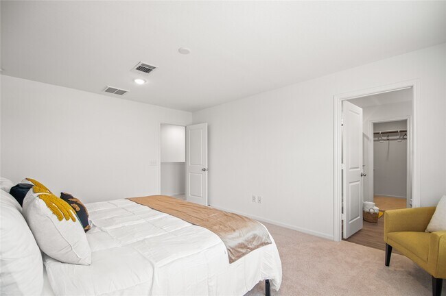 Building Photo - 1001 Caramel Shrs Dr
