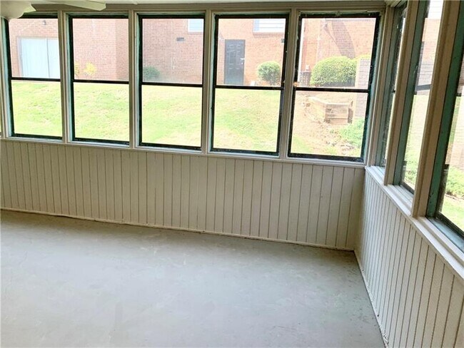 Building Photo - 145 Northwood Dr