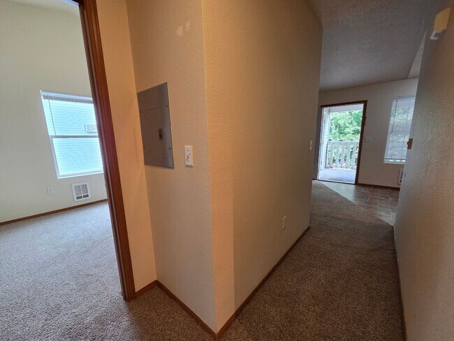 Building Photo - 13216 E 31st Ct