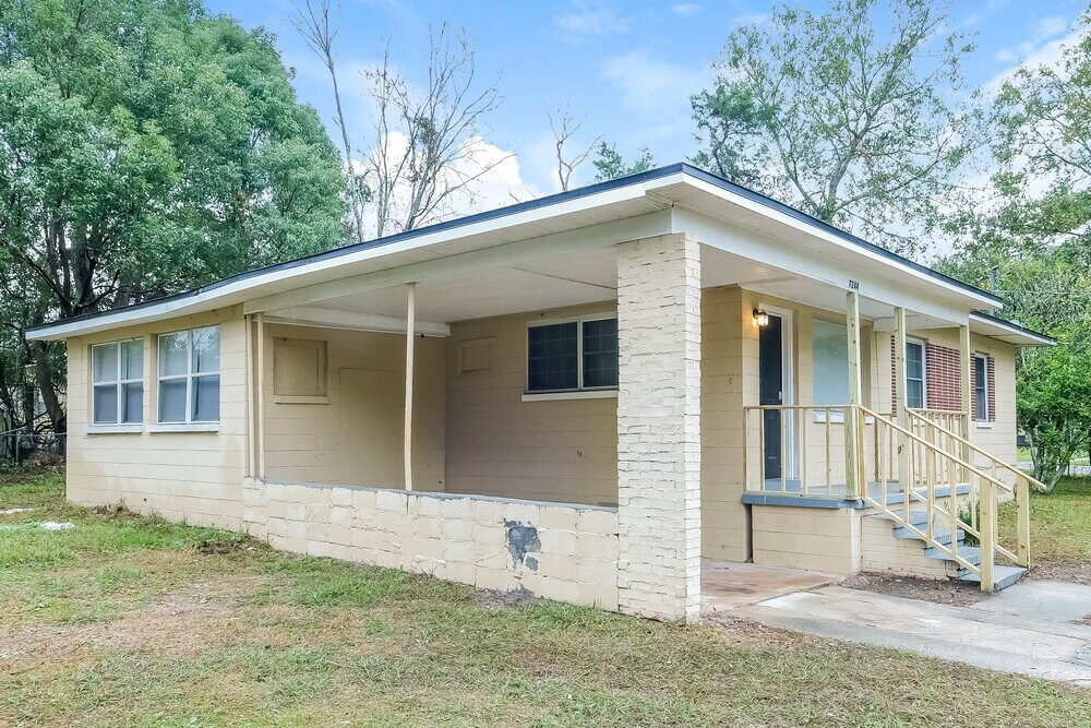 Building Photo - 7244 Rhode Island Dr E